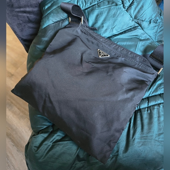 Authentic Prada nylon sling bag - Picture 3 of 12